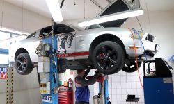 Ford Mustang GT výmena oleja v automatickej prevodovke FORD 5R55W s preplachom