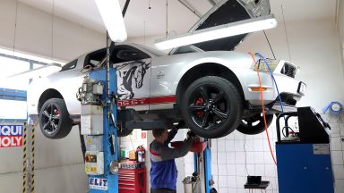 Ford Mustang GT výmena oleja v automatickej prevodovke FORD 5R55W s preplachom
